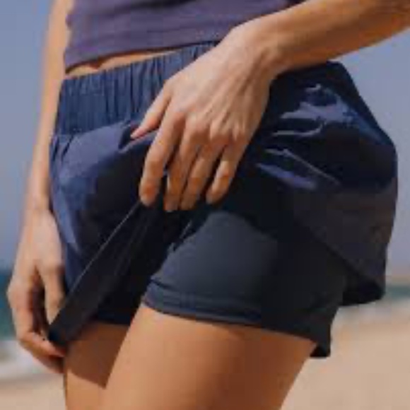 DAILY DRILLS NWT bounce skirt in navy size medium !!! SOLD OUT !!! - Picture 3 of 5